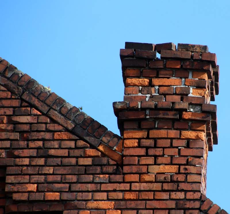 Damaged chimney on an Midlothian home showing cracks and missing mortar